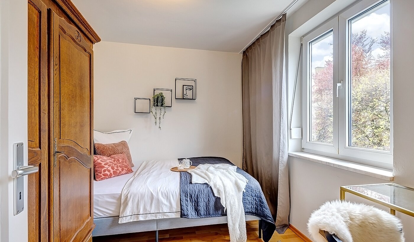 Etagenwohnung mit 1.5 Zimmern | München-Schwabing | 70014 | Schlafzimmer mit...