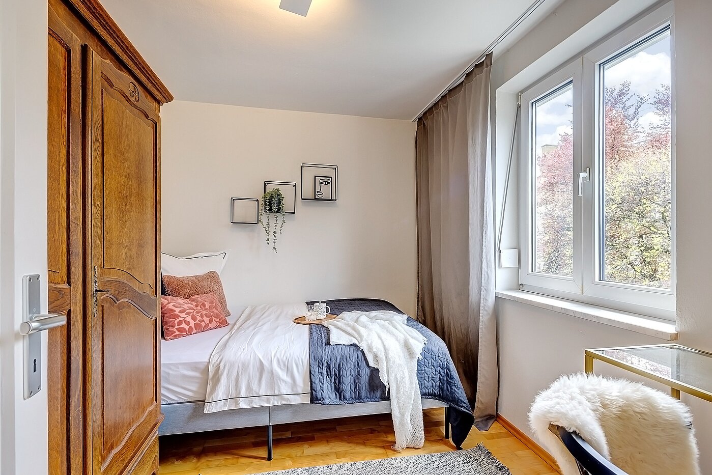 Etagenwohnung mit 1.5 Zimmern | München-Schwabing | 70014 | Schlafzimmer mit...