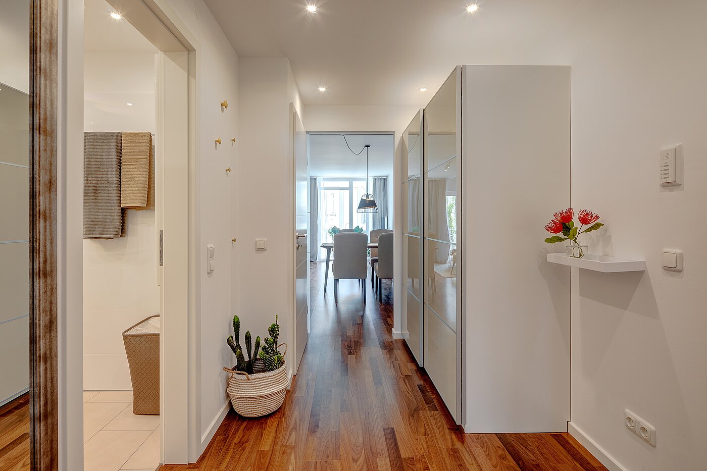 Etagenwohnung mit 2 Zimmern | München-Schwabing | 70434 | Flur mit "verstecktem"...