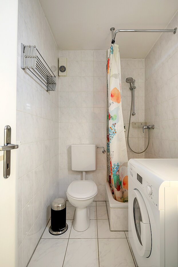 Erdgeschosswohnung mit 1 Zimmer | München-Nymphenburg | 2203ML1 | Duschbad mit Waschtrockner