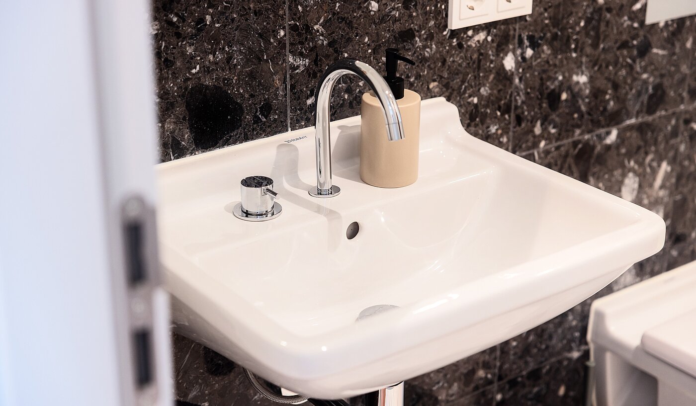 Etagenwohnung mit 2 Zimmern | München-Schwabing | 70195 | ...Sanitärausstattung...