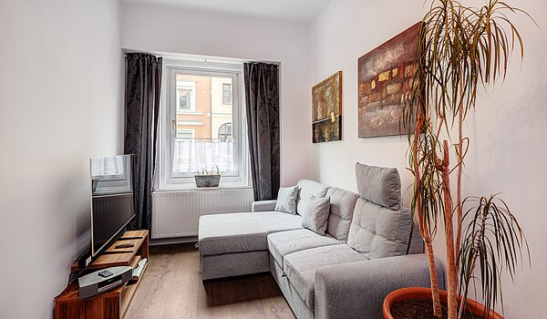 Erdgeschosswohnung mit 2 Zimmern | München-Sendling | 703811 | Gemütliche Couch