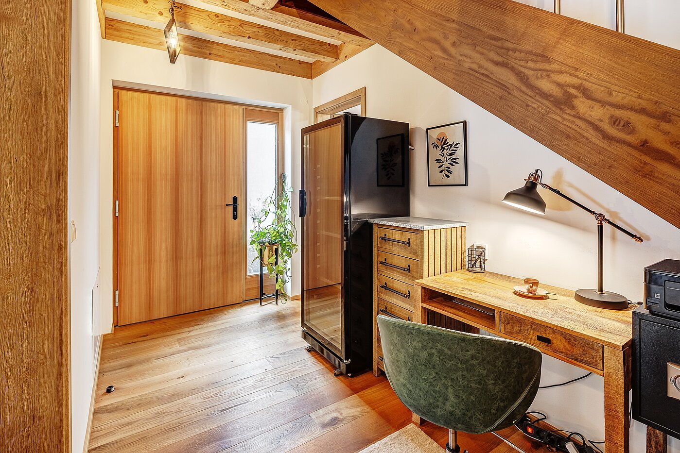 Etagenwohnung mit 6 Zimmern | 70095 | Eingangsbereich mit Arbeitsplatz