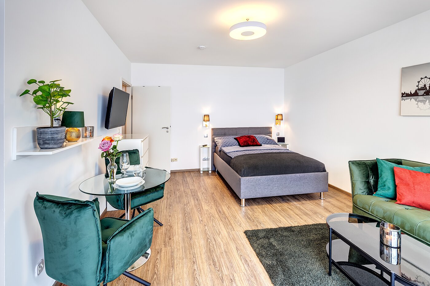 Etagenwohnung mit 1 Zimmer | München-Ludwigsvorstadt | 70176 | ...mit kleinem Tisch für Zwei...