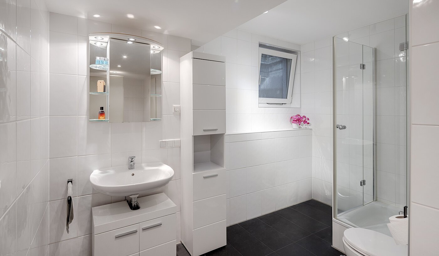 Doppelhaushälfte mit 5 Zimmern | Unterföhring | 70119 | Zweites Duschbad im UG...