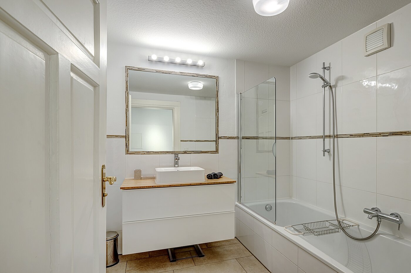 Dachgeschosswohnung mit 4.5 Zimmern | München-Ludwigsvorstadt | 70461 | Bad