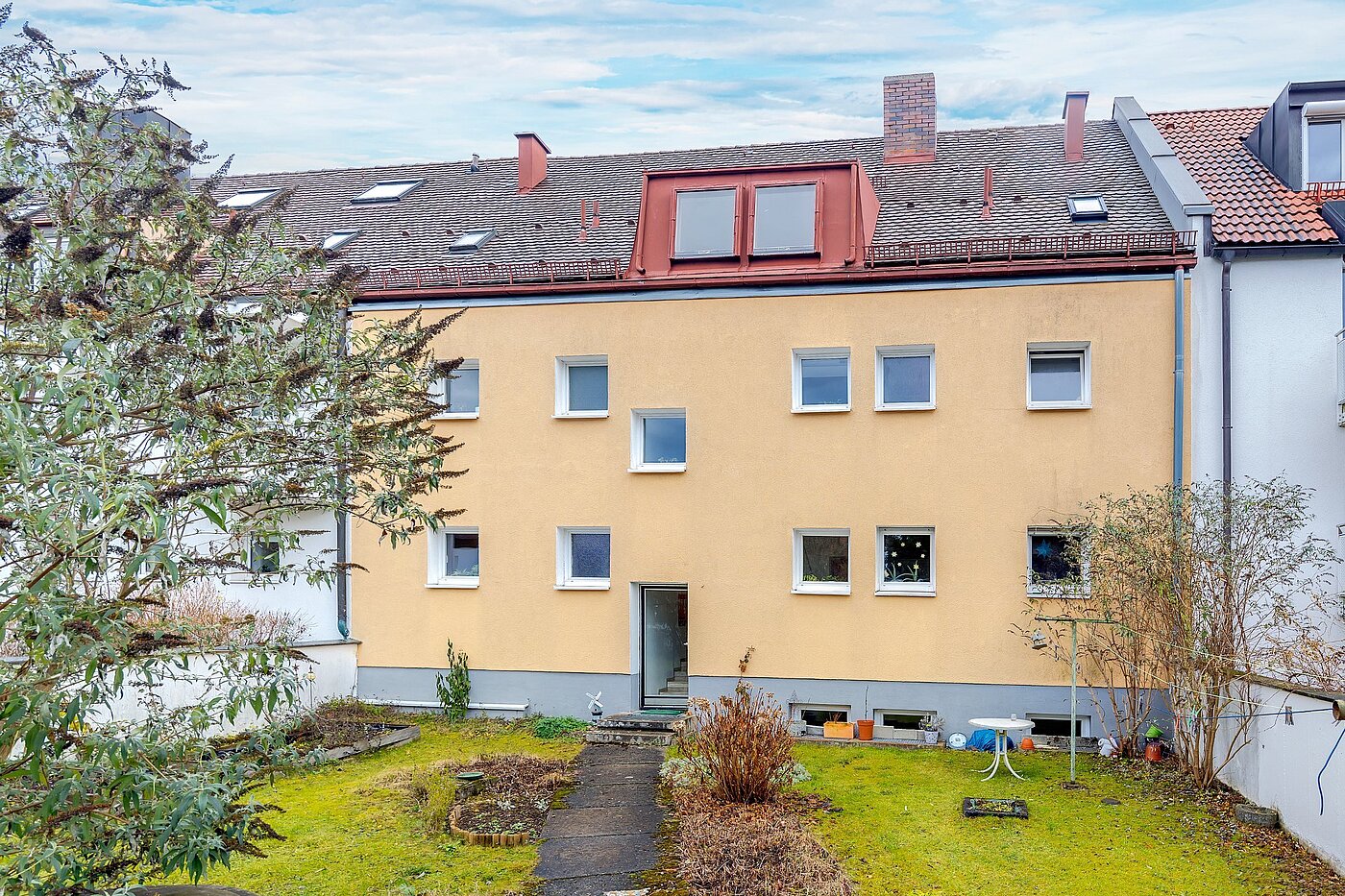 Etagenwohnung mit 1 Zimmer | München-Bogenhausen | 2012ML2 | Rückseite des Hauses