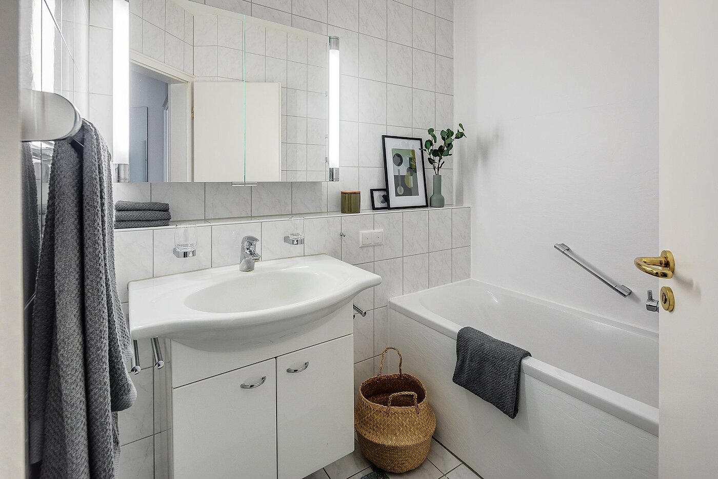 Etagenwohnung mit 3 Zimmern | München-Harlaching | 1908ML6 | Bad mit ...