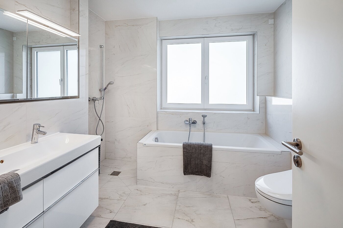 Doppelhaushälfte mit 6 Zimmern | München-Pasing | 2007ML5 | Masterbad mit Dusche u. Wanne