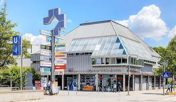 Etagenwohnung mit 2 Zimmern | München-Hadern | 704101 | Einkaufszentrum Hardener Stern
