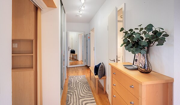 Dachgeschosswohnung mit 3 Zimmern | 70501 | Geräumiger Flur