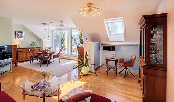 Dachgeschosswohnung mit 3 Zimmern | 70501 | Großzügig und Lichtdurchflutet