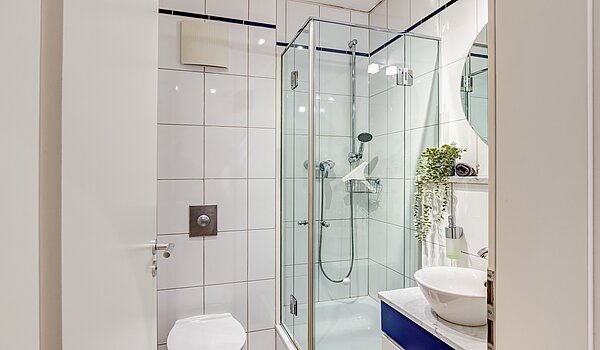 Etagenwohnung mit 3 Zimmern | München-Neuhausen | 70489 | Separates Duschbad