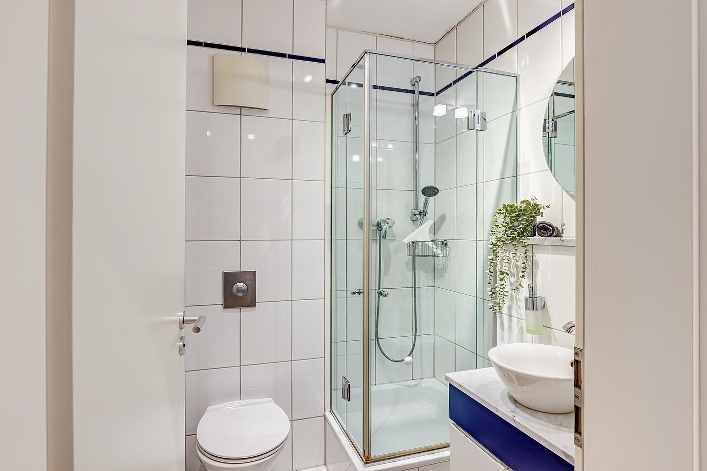 Etagenwohnung mit 3 Zimmern | München-Neuhausen | 70489 | Separates Duschbad