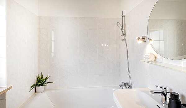 Reihenmittelhaus mit 5 Zimmern | Unterschleißheim | 70187 | ...mit Badewanne