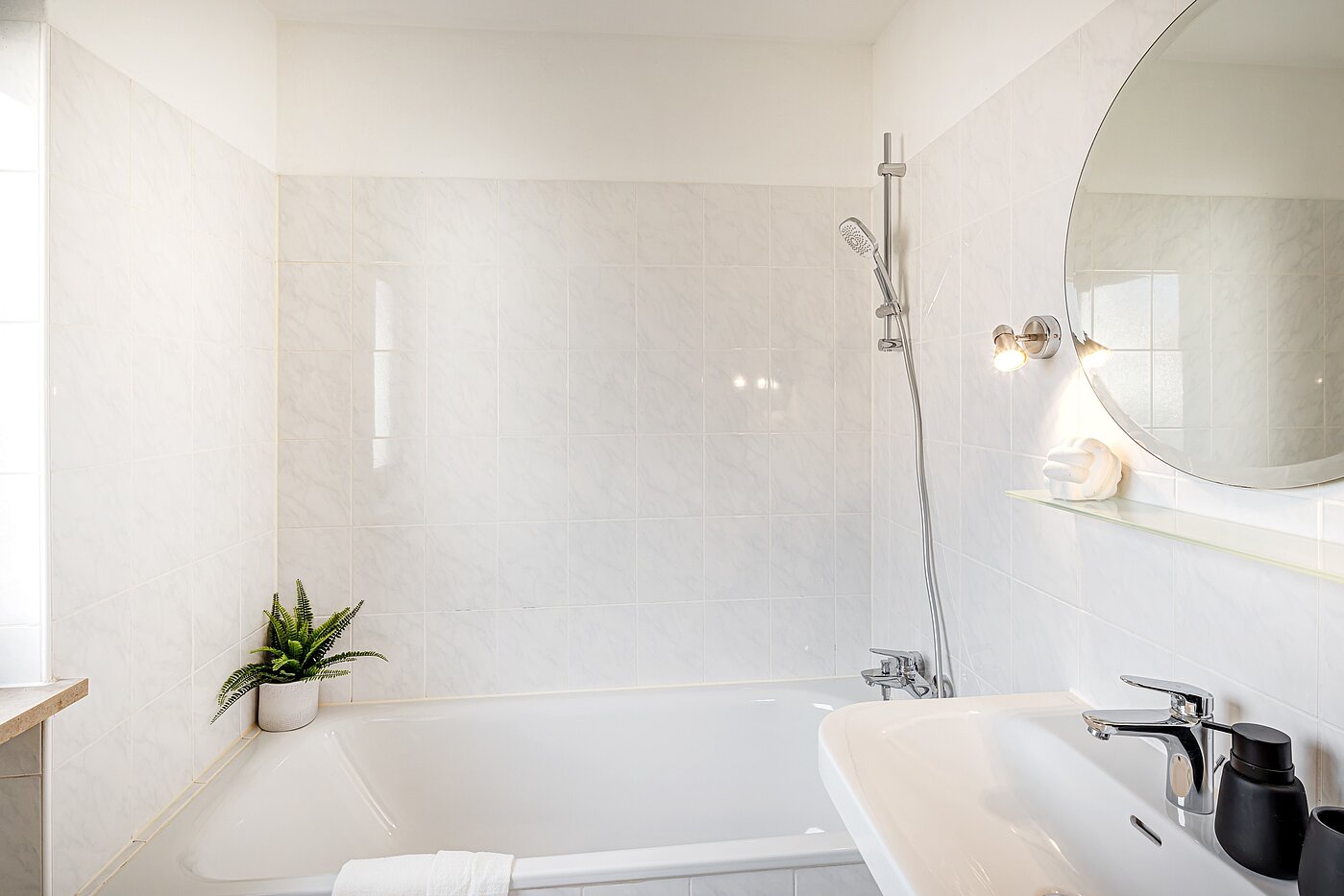 Reihenmittelhaus mit 5 Zimmern | Unterschleißheim | 70187 | ...mit Badewanne