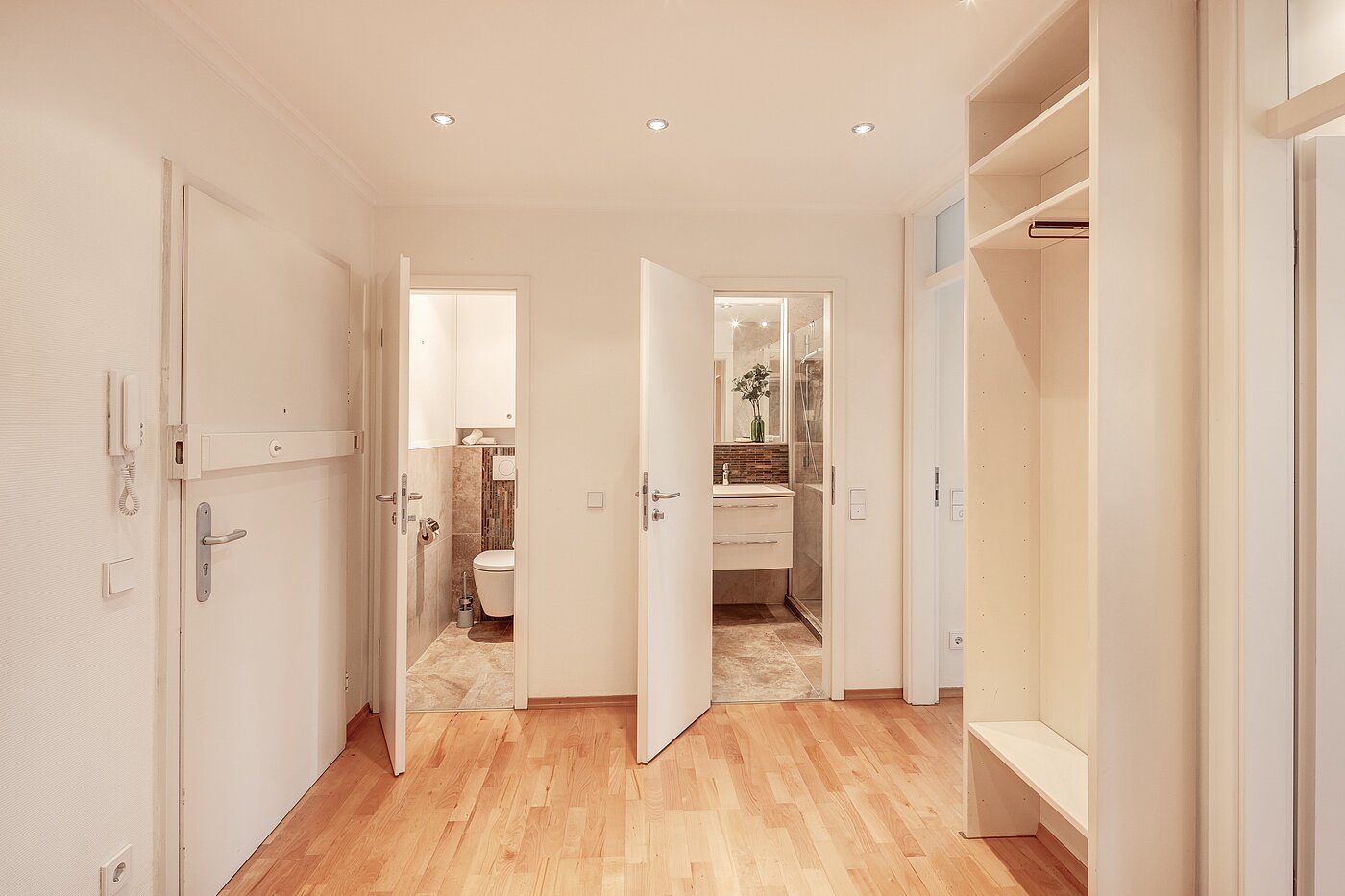 Etagenwohnung mit 3 Zimmern | München-Maxvorstadt | 70133 | Blick vom Eingangsbereich