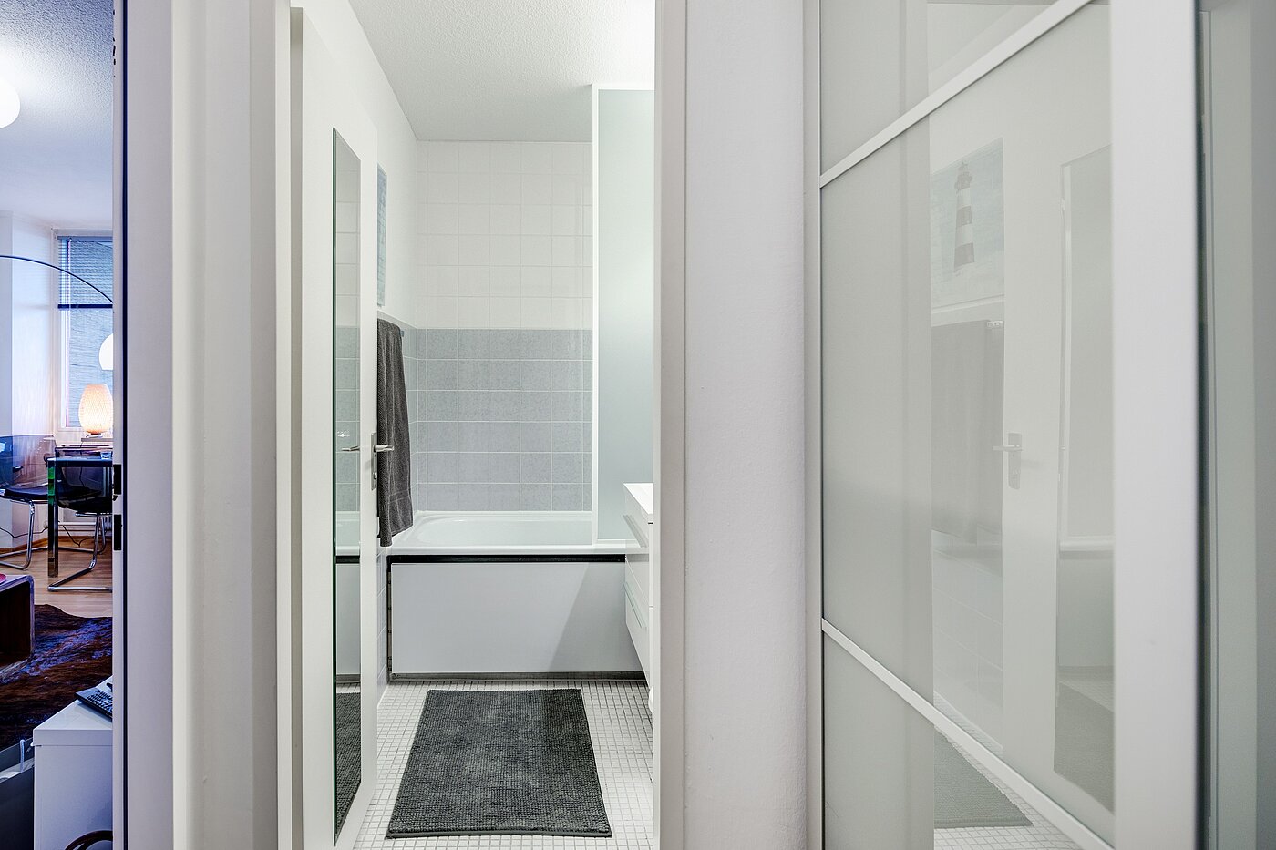 Etagenwohnung mit 1 Zimmer | München-Laim | 70175 | Flur Richtung Wohnzimmer und Bad