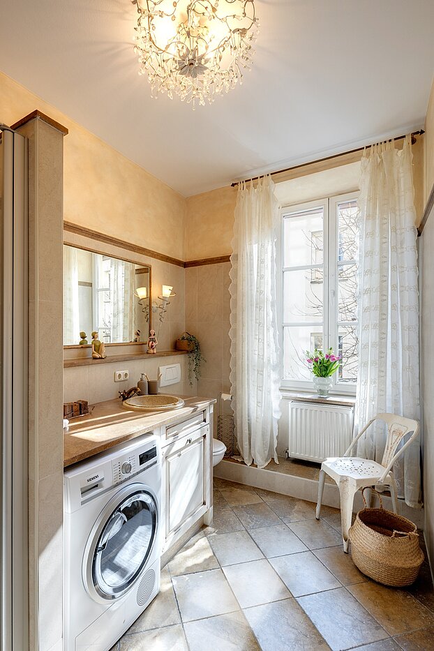 Etagenwohnung mit 5 Zimmern | München-Altstadt | 700121 | Masterbad mit Fenster...
