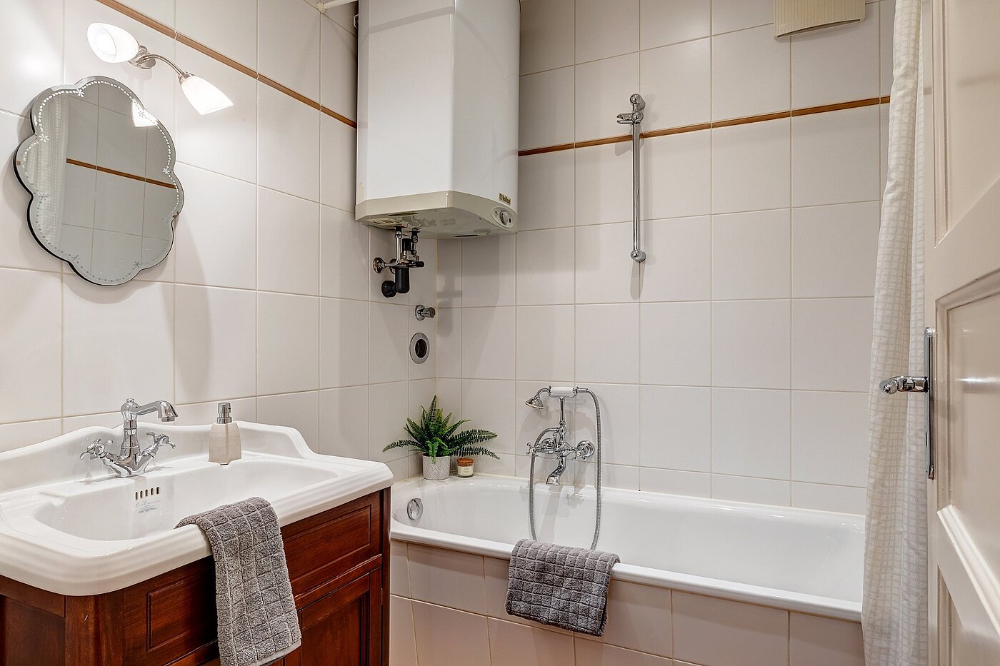 Etagenwohnung mit 2.5 Zimmern | München-Au | 2001ML9 | Bad mit Badewanne...