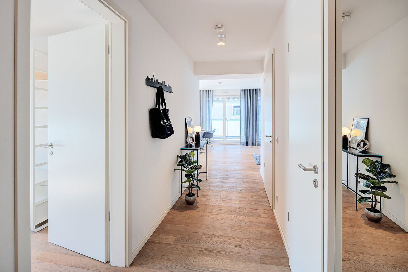 Penthouse mit 2 Zimmern | München-Bogenhausen | 70385 | Heller Flur mit...