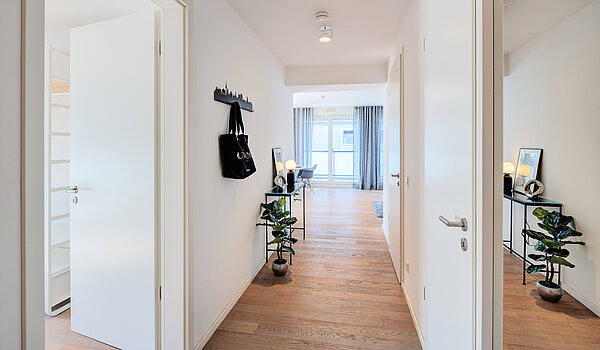 Penthouse mit 2 Zimmern | München-Bogenhausen | 70385 | Heller Flur mit...