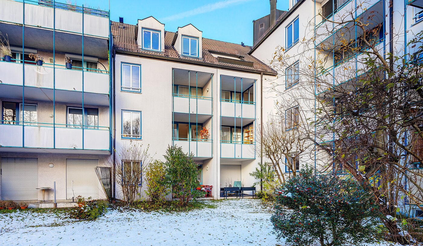 Etagenwohnung mit 3 Zimmern | München-Bogenhausen | 70085 | Ansicht vom Innenhof