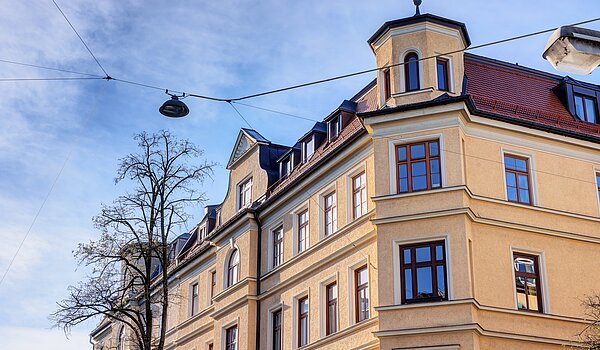 Etagenwohnung mit 2 Zimmern | München-Isarvorstadt | 703031 | Erker mit Volutengiebeln