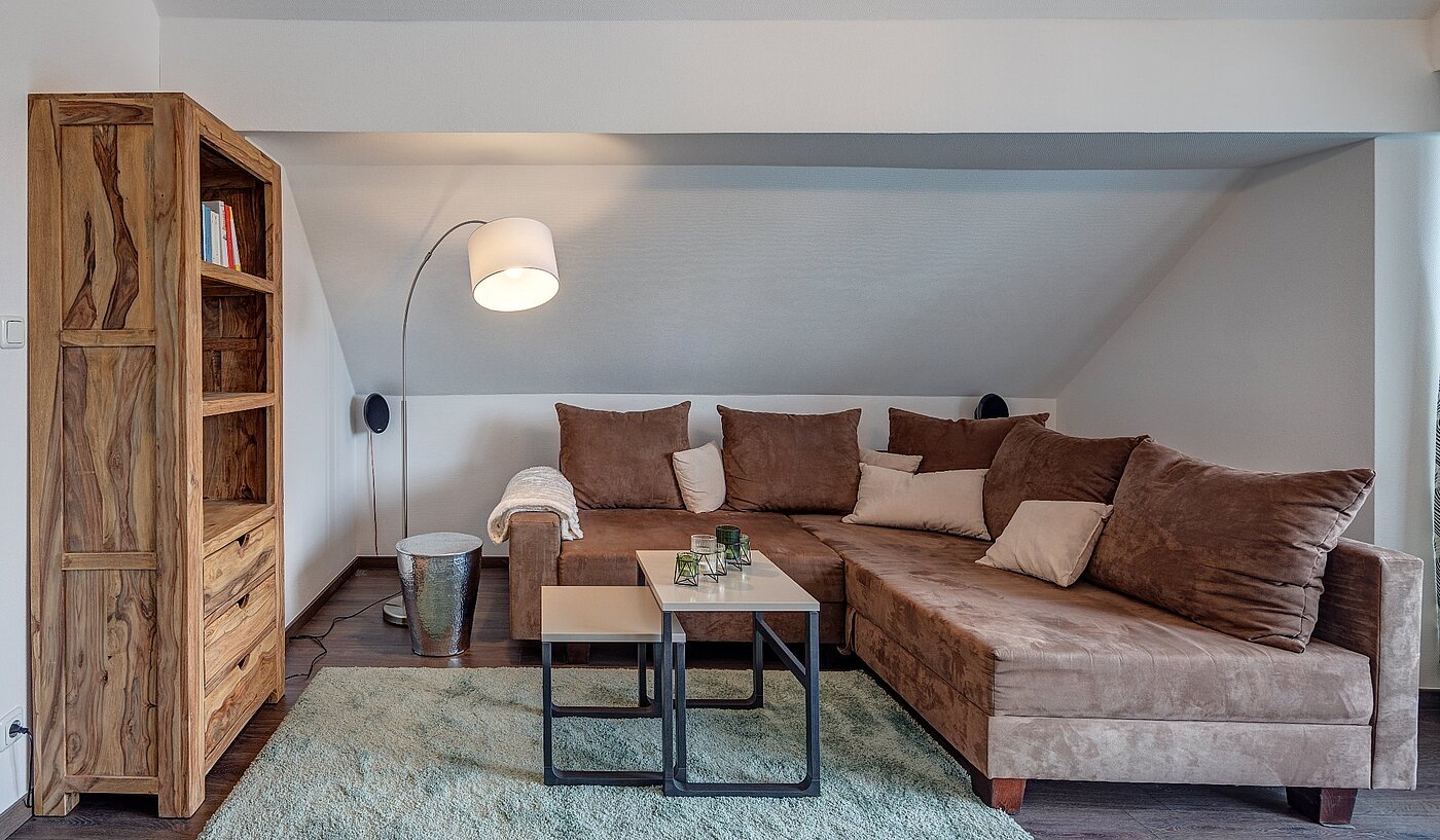 Dachgeschosswohnung mit 3 Zimmern | München-Hasenbergl | 1803ML5 | Gemütliche Sitzecke