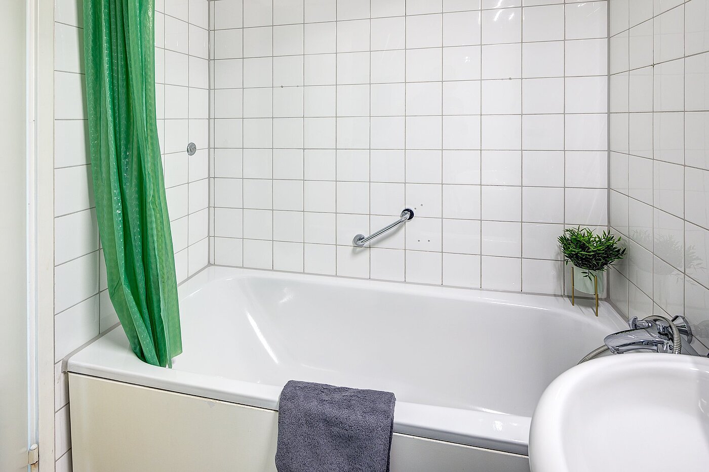Etagenwohnung mit 2 Zimmern | München-Sendling-Westpark | 2010ML9 | ...mit Duschwanne