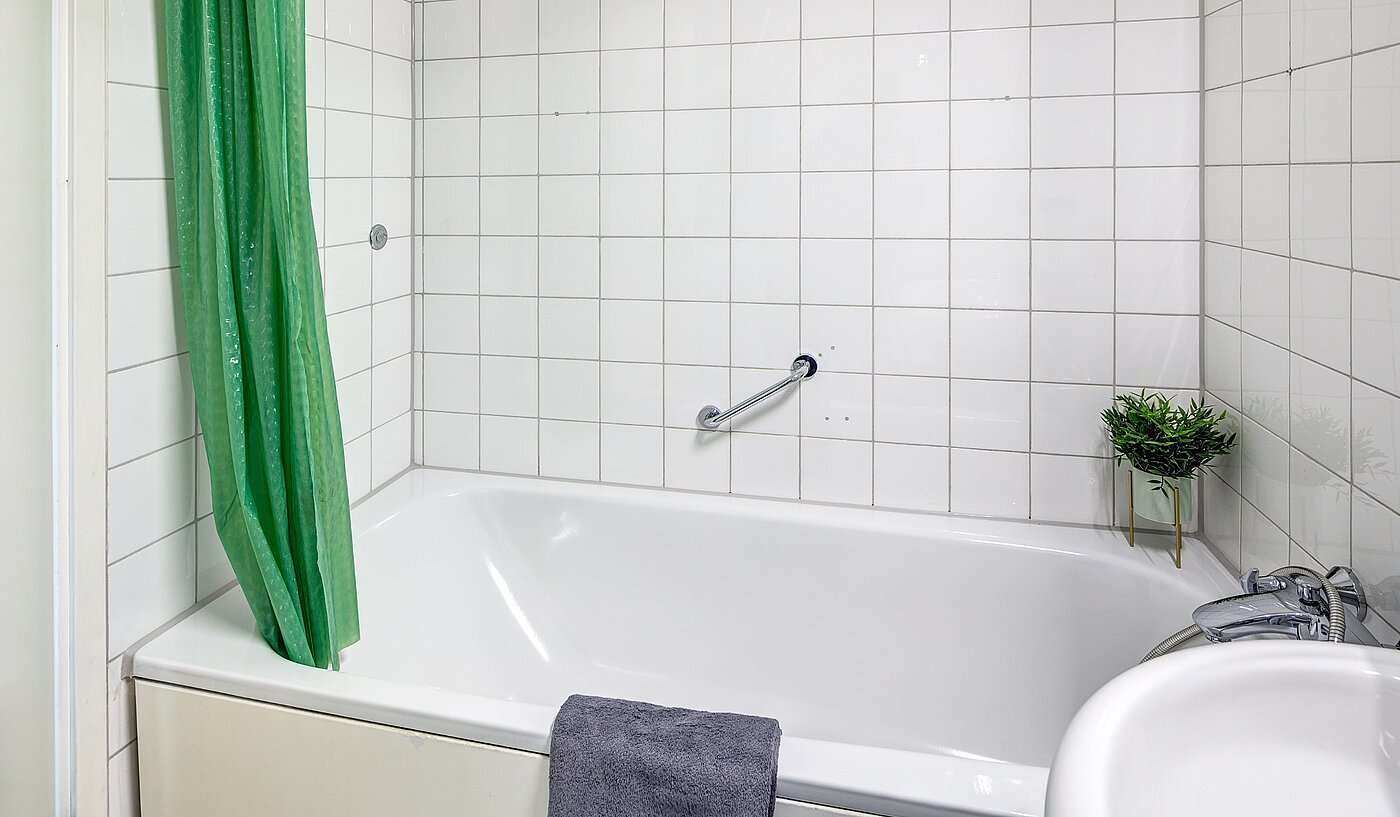 Etagenwohnung mit 2 Zimmern | München-Sendling-Westpark | 2010ML9 | ...mit Duschwanne