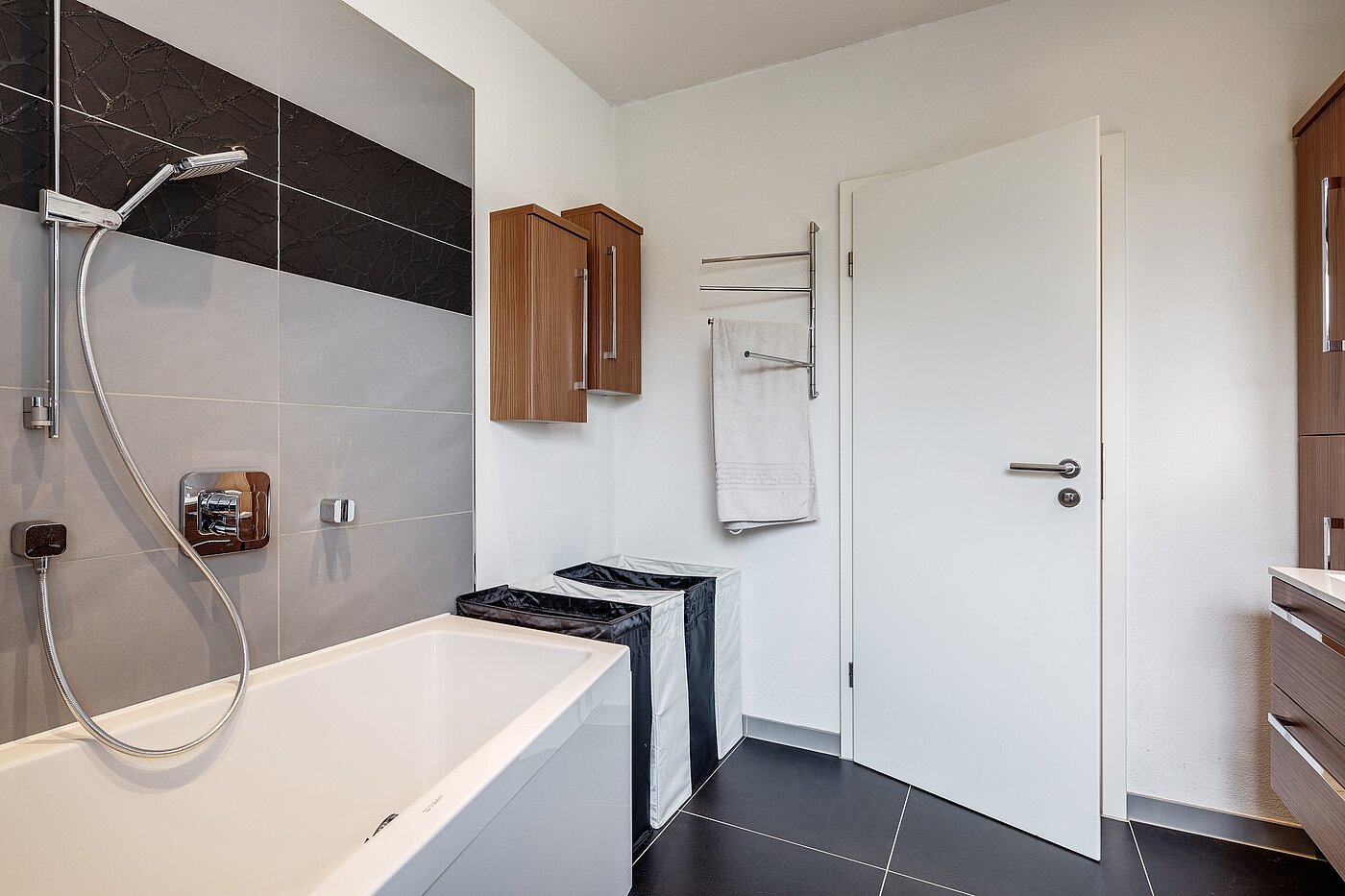 Dachgeschosswohnung mit 3 Zimmern | Karlsfeld | 70217 | ...mit Badewanne
