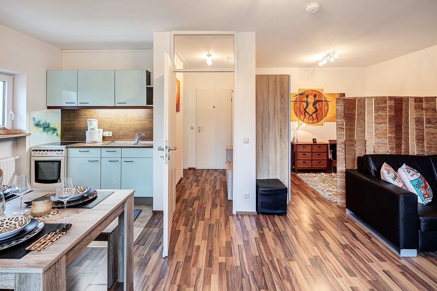 Etagenwohnung mit 1 Zimmer | Karlsfeld | 70460 | Wohn-, Ess- und Schlafbereich