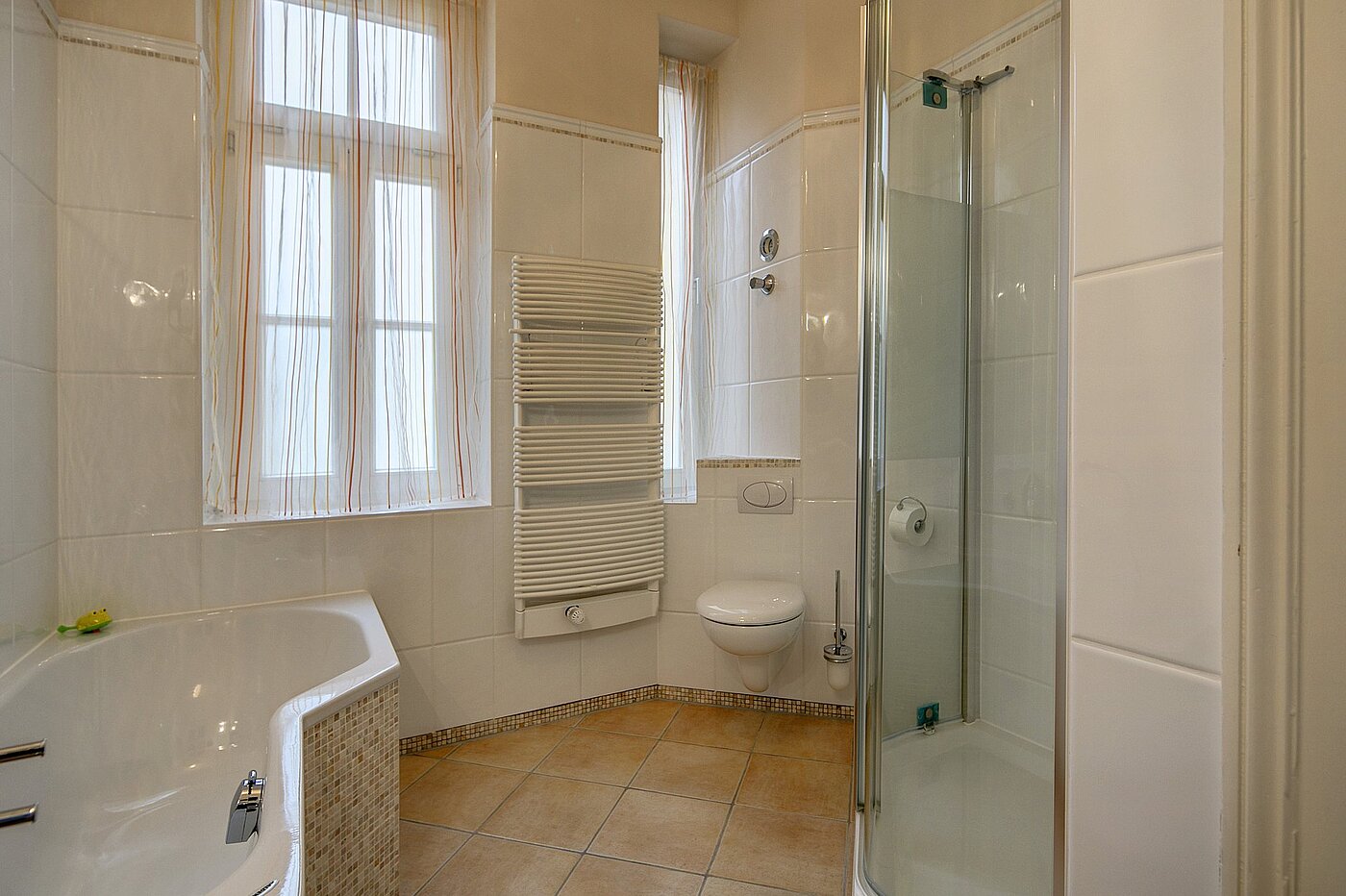 Etagenwohnung mit 3 Zimmern | München-Ludwigsvorstadt | 1905ML1 | Tageslichtbad mit Dusche...