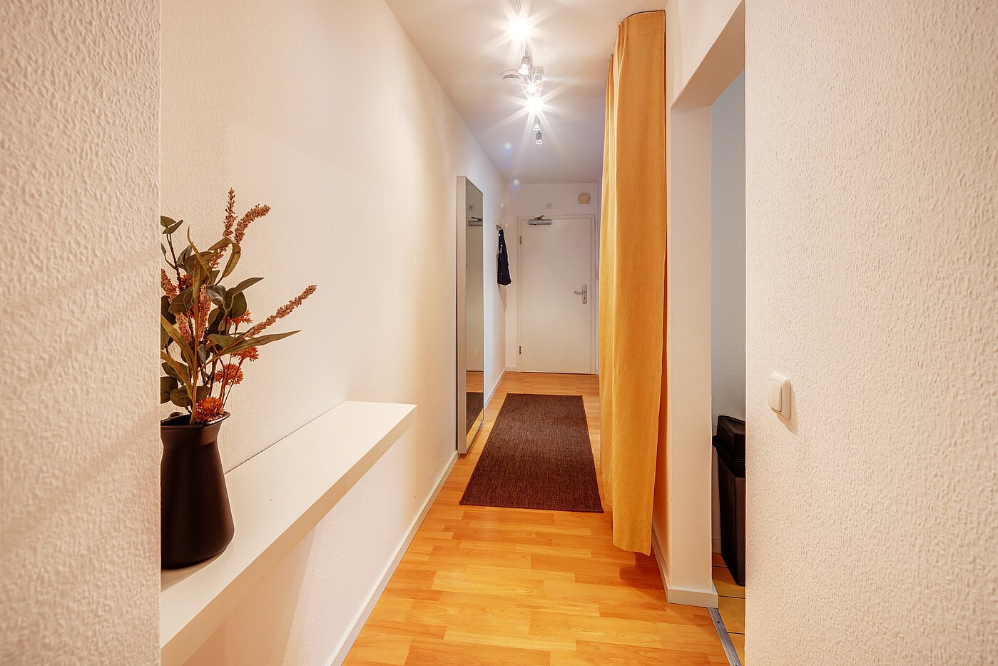 Etagenwohnung mit 2.5 Zimmern | München-Isarvorstadt | 70121 | Flur Richtung Eingang