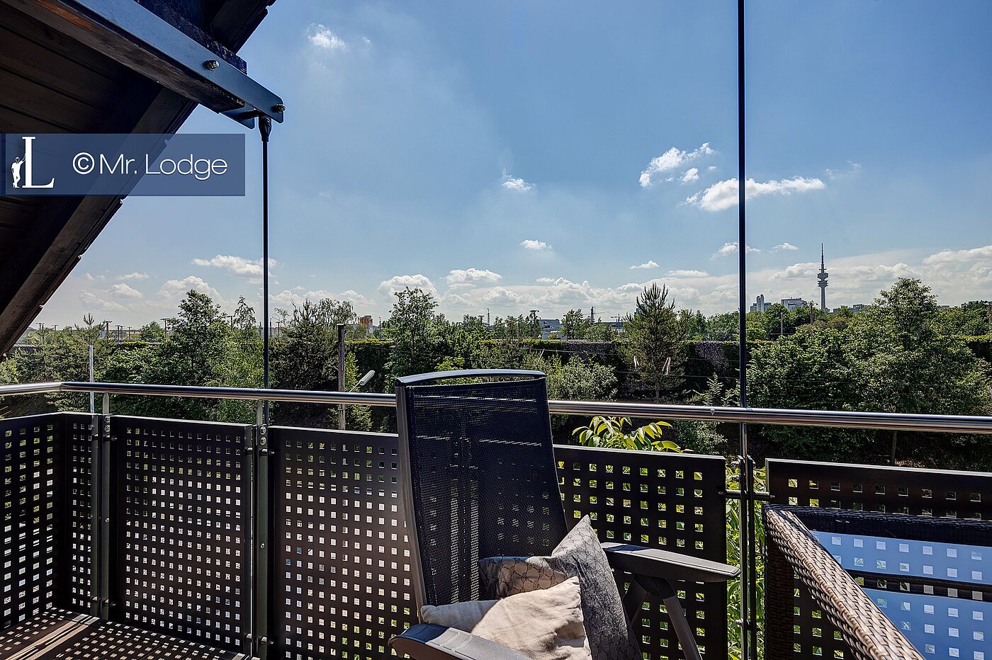 Dachgeschosswohnung mit 3 Zimmern | München-Hasenbergl | 1803D9 | Fernblick