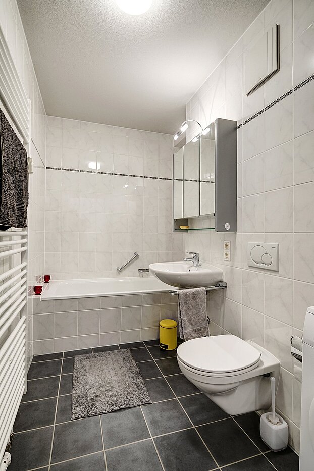 Etagenwohnung mit 2 Zimmern | Haar | 2007ML7 | Modernes Wannenbad...