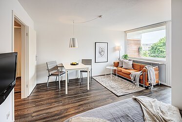 Neuhausen: Attraktives Apartment mit West-Balkon - frei