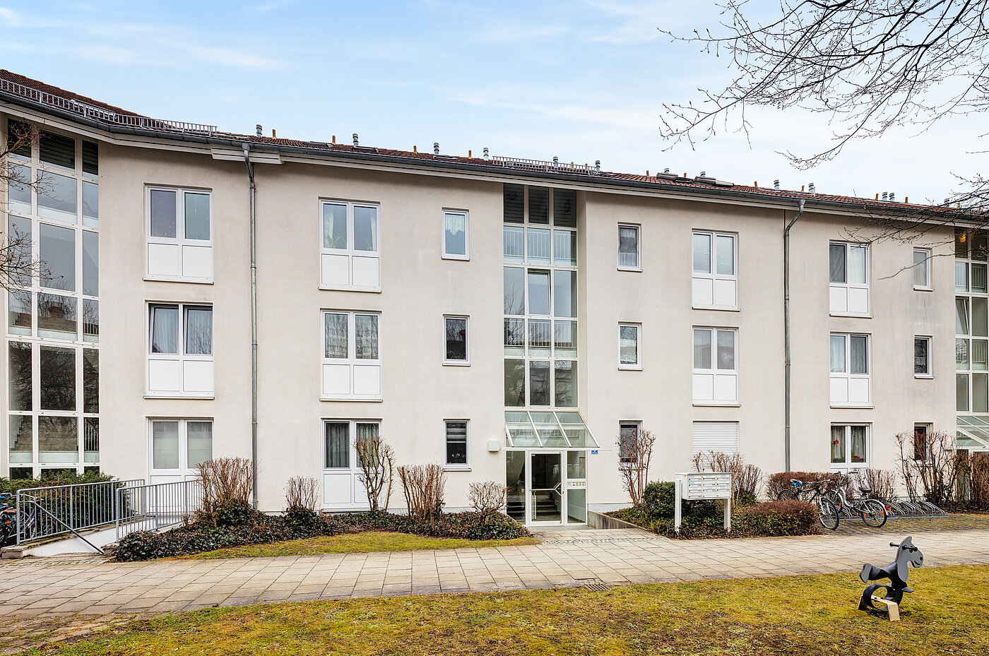 Etagenwohnung mit 2 Zimmern | Poing | 70373 | Außenansicht