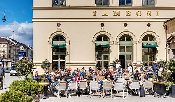 Etagenwohnung mit 3 Zimmern | 70046 | Tambosi am Odeonsplatz