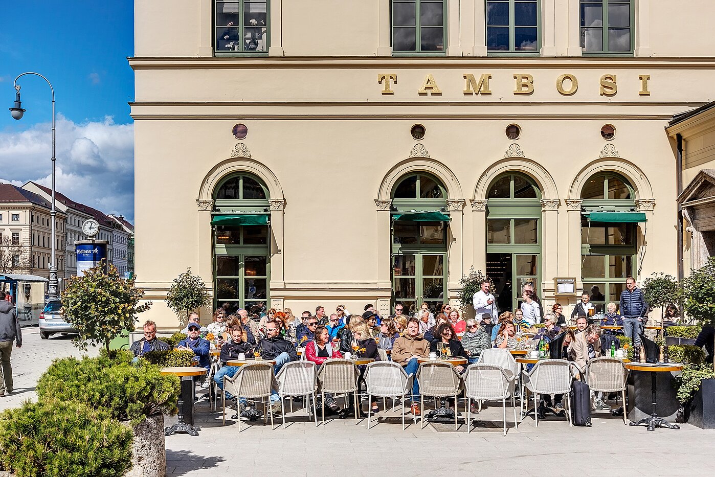 Etagenwohnung mit 3 Zimmern | 70046 | Tambosi am Odeonsplatz