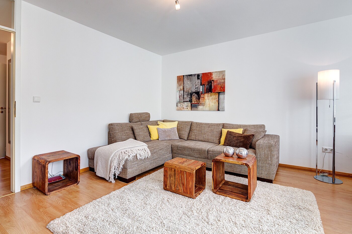 Etagenwohnung mit 2 Zimmern | München-Schwabing | 70102 | Gemütliches Wohnzimmer...