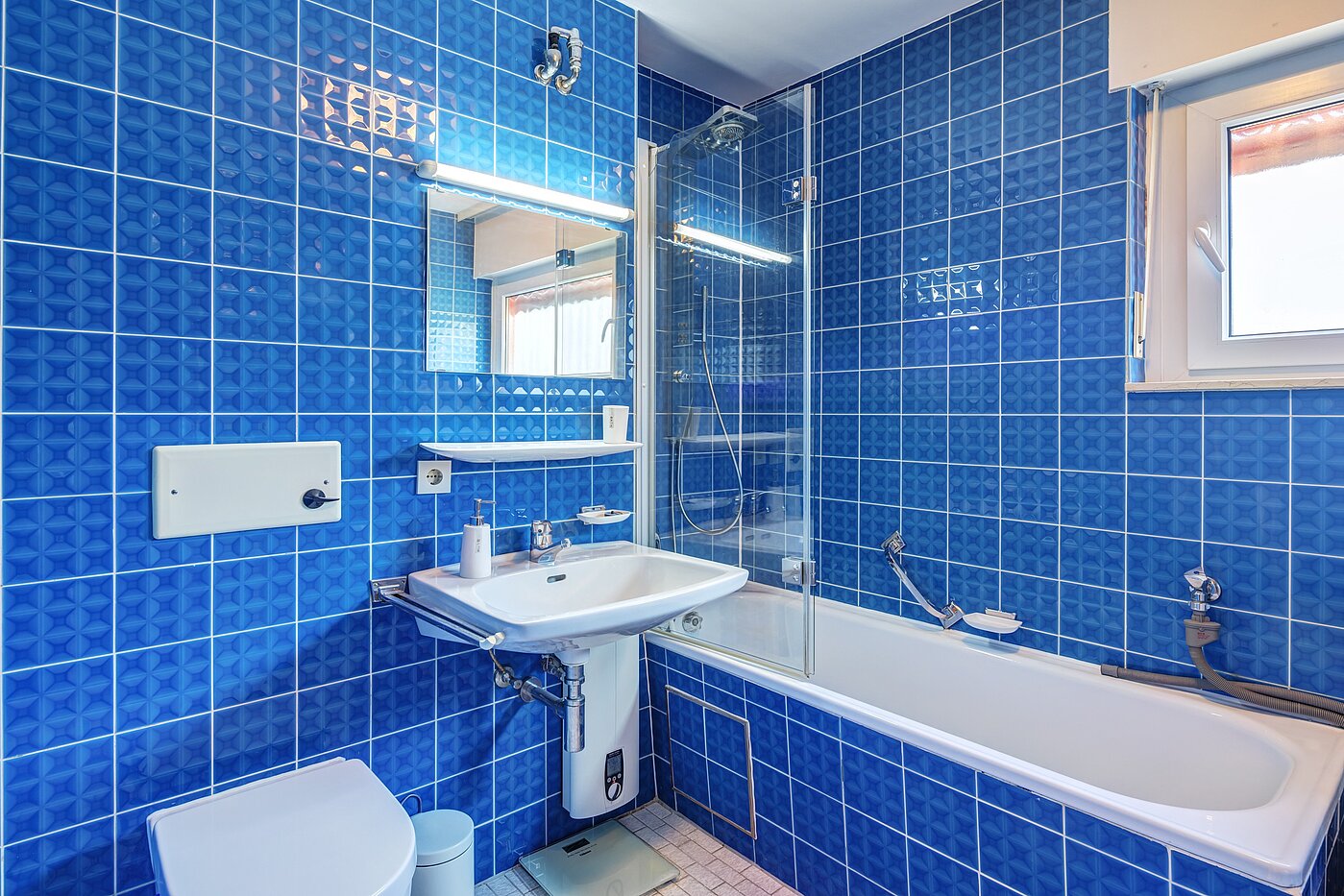 Etagenwohnung mit 2.5 Zimmern | München-Hadern | 70393 | Badezimmer mit Wanne...