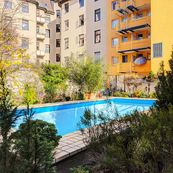 Au: Stilvolles 1-Zimmer Apartment mit Balkon