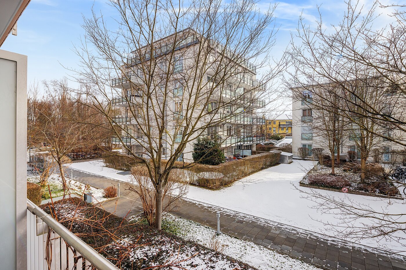 Etagenwohnung mit 2 Zimmern | München-Bogenhausen | 70396 | Blick vom Balkon...