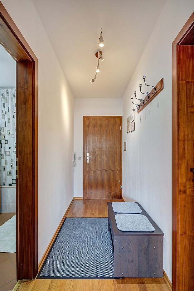 Etagenwohnung mit 1 Zimmer | München-Bogenhausen | 70070 | Großzügiger Eingangsbereich