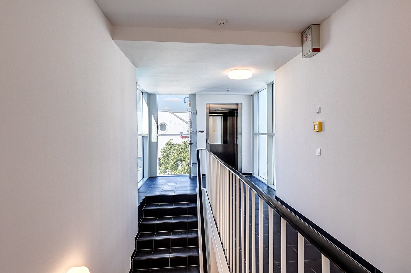 Etagenwohnung mit 2 Zimmern | 70134 | ...Zugang zum Lift