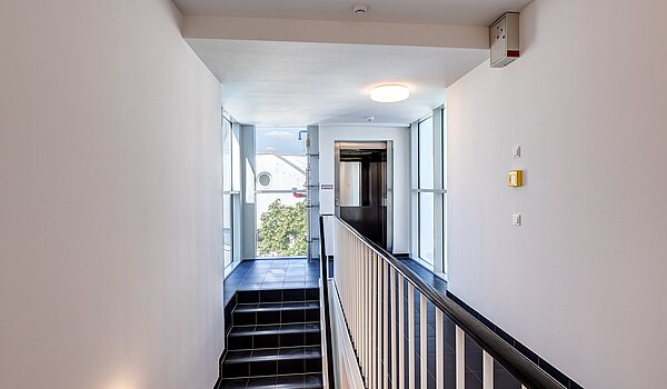 Etagenwohnung mit 2 Zimmern | 70134 | ...Zugang zum Lift