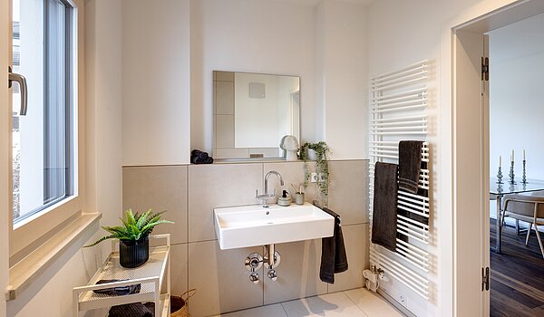 Terrassenwohnung mit 2 Zimmern | München-Harlaching | 70372 | Tageslichtbad