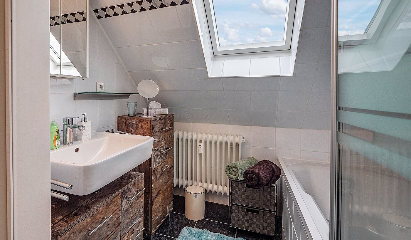 Dachgeschosswohnung mit 3 Zimmern | München-Hasenbergl | 1803ML5 | ...mit Duschwanne